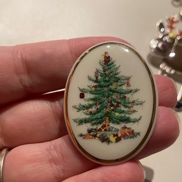 Vintage Spode Christmas Tree Oval Pin Brooch - Green, White - Picture 2 of 3
